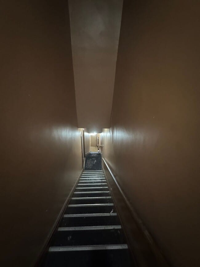 Building Photo - 810 Amity St