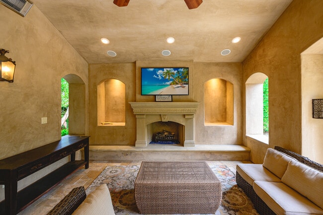 Building Photo - Elegant 5BR Furnished Estate with Pool & G...