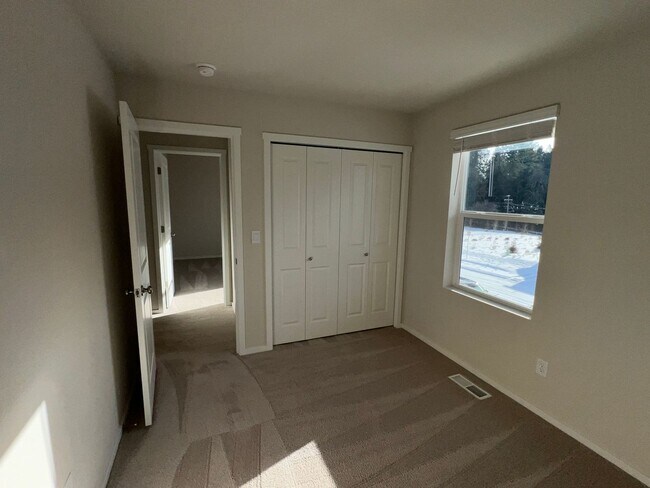 Building Photo - LIKE NEW Spacious 2 Story Home on Corner Lot - Kemper Grove / Ridgefield, WA