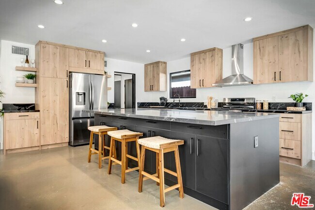 Building Photo - 6236 Sale Ave