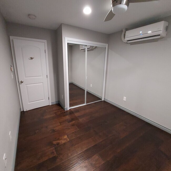Building Photo - Charming 2bedroom, 2bath home, Like New near Land Park Area and City College.