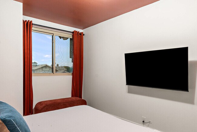 Building Photo - 7157 W Windrose Dr