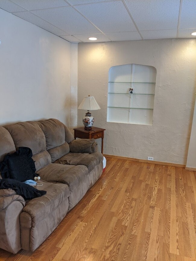 Building Photo - Renovated South Oakland 6 bedroom House