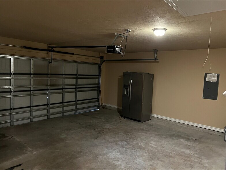 Building Photo - 2610 Saint Helena St