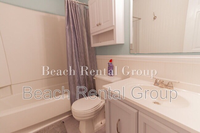 Building Photo - 609 Hillside Dr S