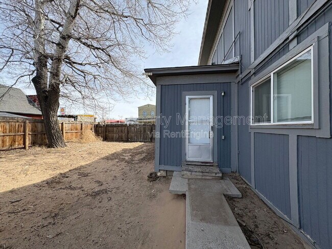 Building Photo - 635 Cedar St