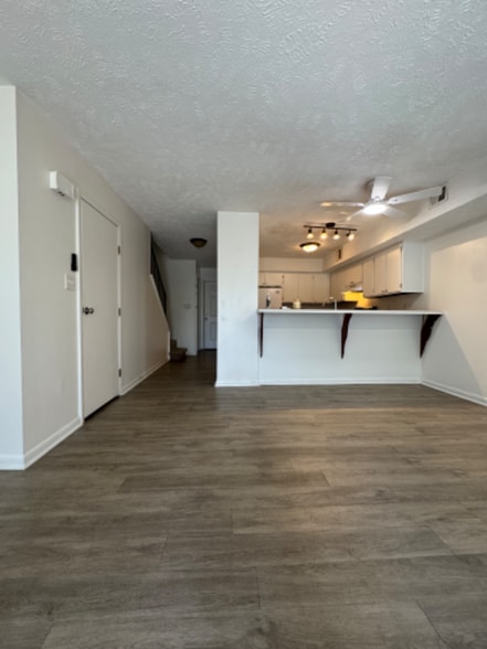 Building Photo - 365 W Illinois Ave