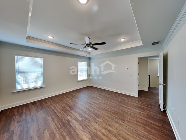 Building Photo - 3881 Chivalry Dr