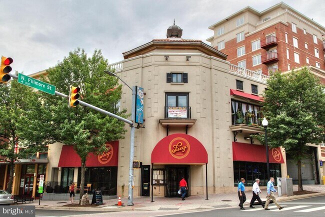 Building Photo - 1021 N Garfield St