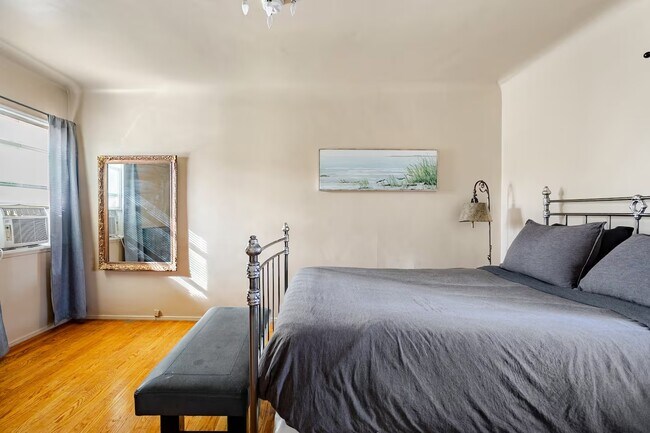 Building Photo - 2302 Loy Ln