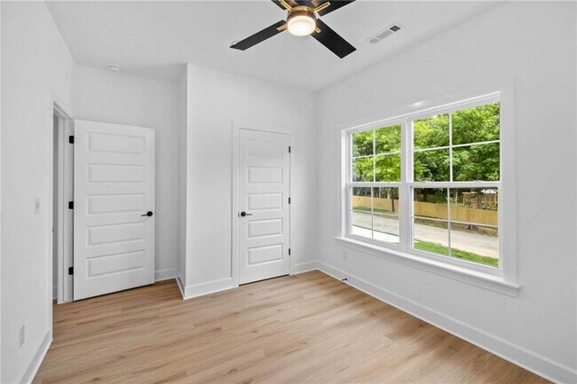 Building Photo - 4 Argyll Cir