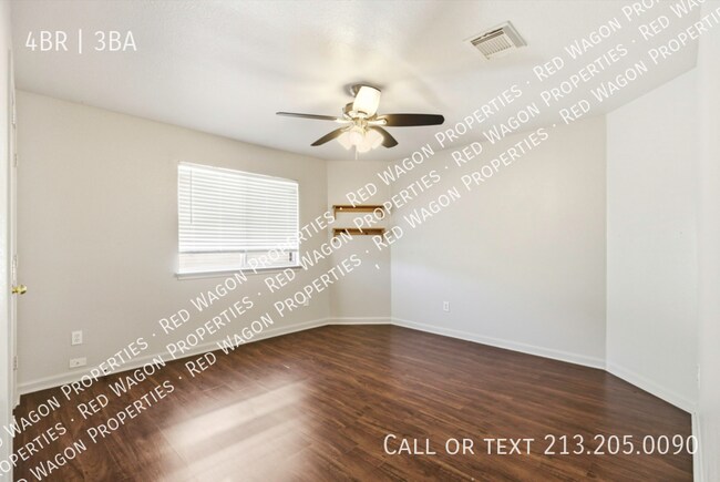 Building Photo - 2635 Lakehills St