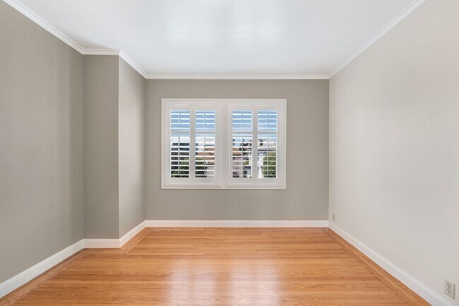 Building Photo - LAKESIDE HOUSE FOR RENT - $5,400