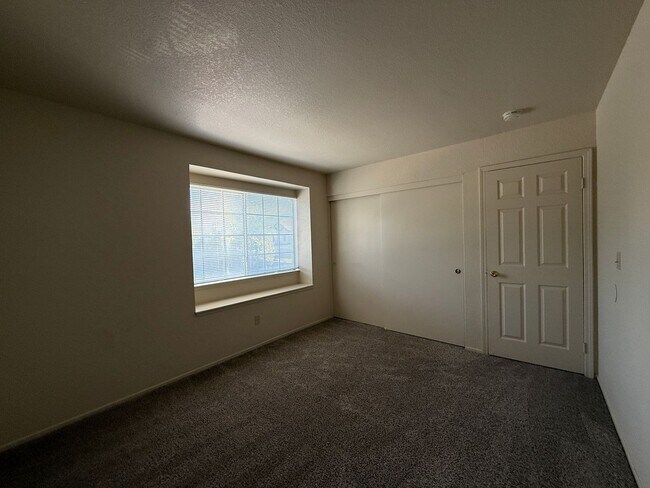 Building Photo - 696 Harvard Ct