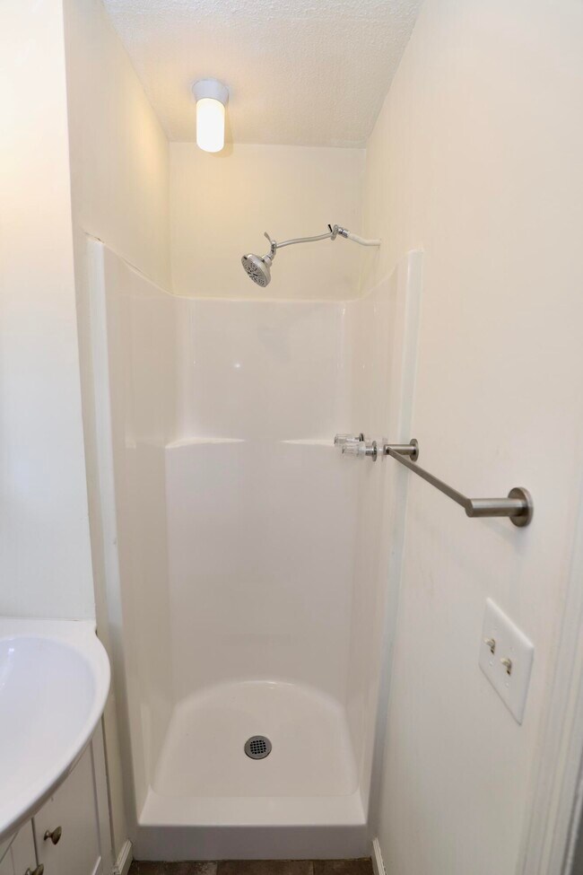 Building Photo - 1912 Dominion Dr