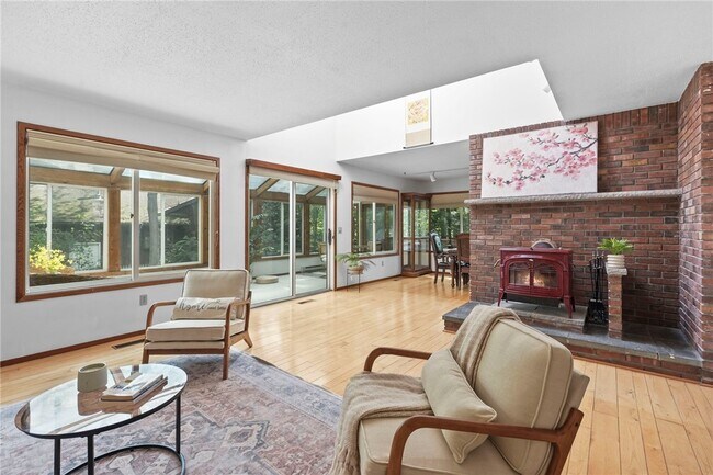 Building Photo - 318 Blackstone Ave