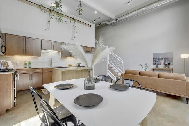 Building Photo - 1601 E Cesar Chavez St