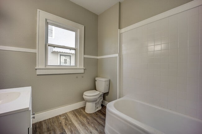 Building Photo - 419 N 23rd St