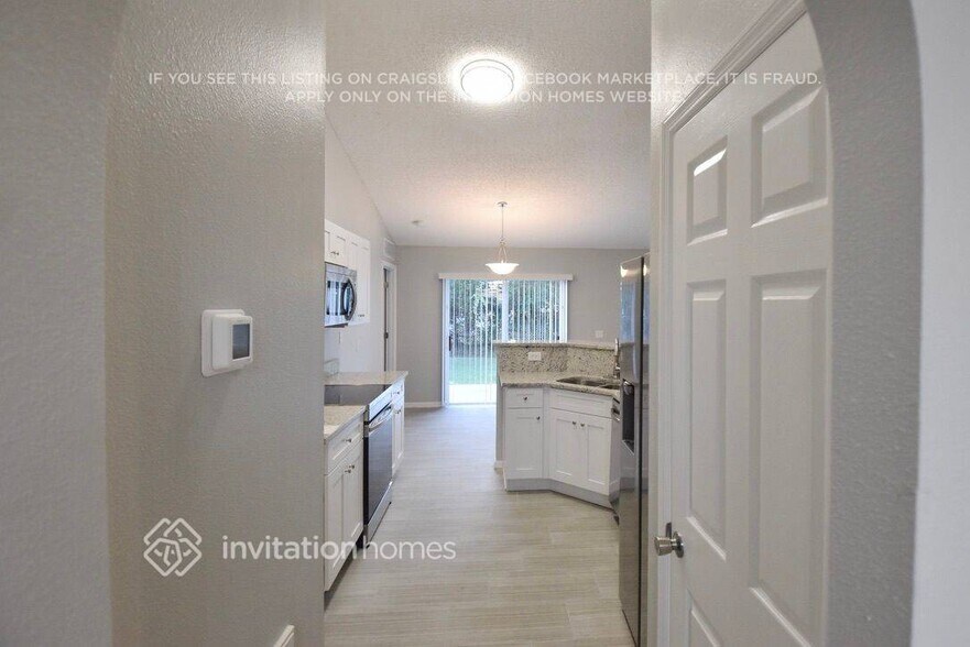 Building Photo - 5740 Oakwood Knoll Dr