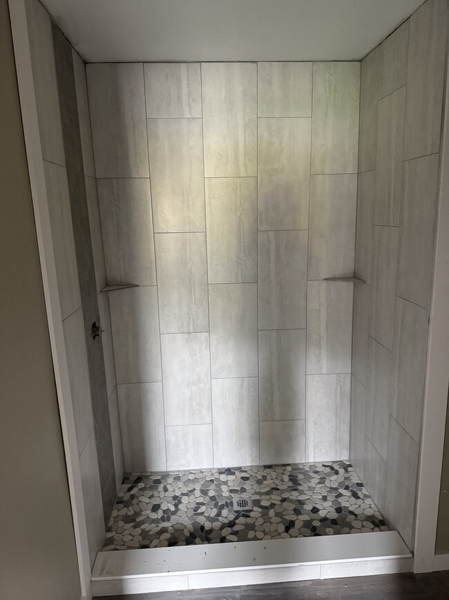 Building Photo - 6290 Davis Creek Rd