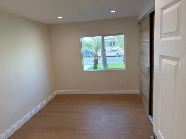 Building Photo - 11575 Garrick Ave
