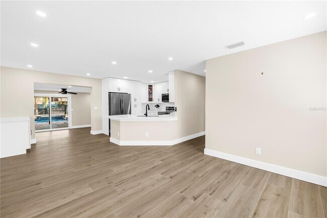 Building Photo - 4891 Venetian Blvd NE