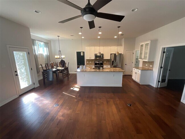 Building Photo - 313 Bedford Dr
