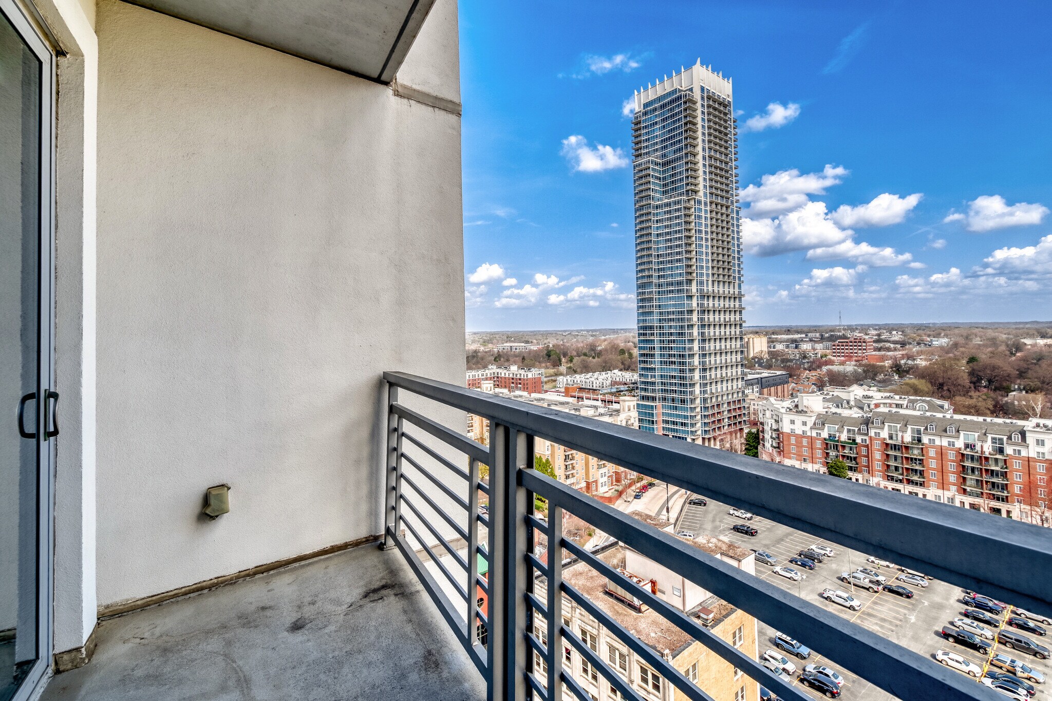 Building Photo - 333 W Trade St