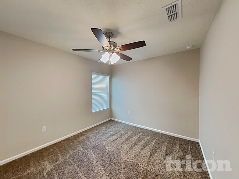 Building Photo - 8048 Meadow Walk Ln