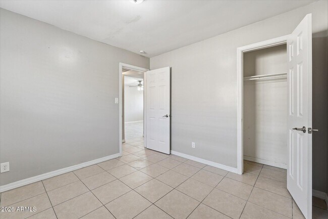 Building Photo - 1202 N 49th Pl