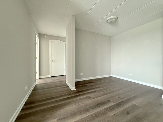 Building Photo - 1 Renaissance Pl