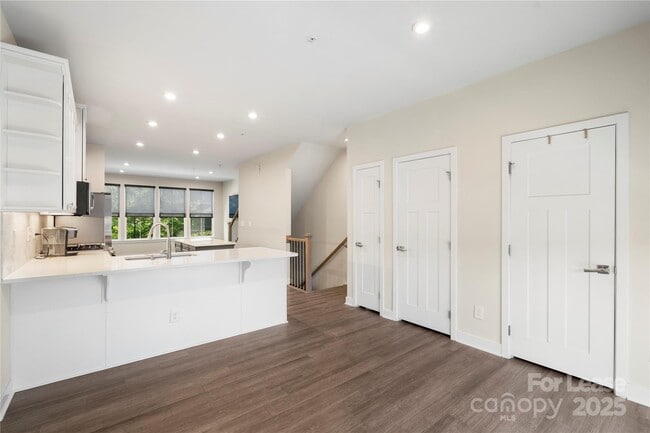 Building Photo - 128 Music Hall Wy