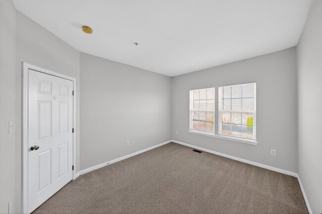 Building Photo - 8011 Forest Ridge Dr