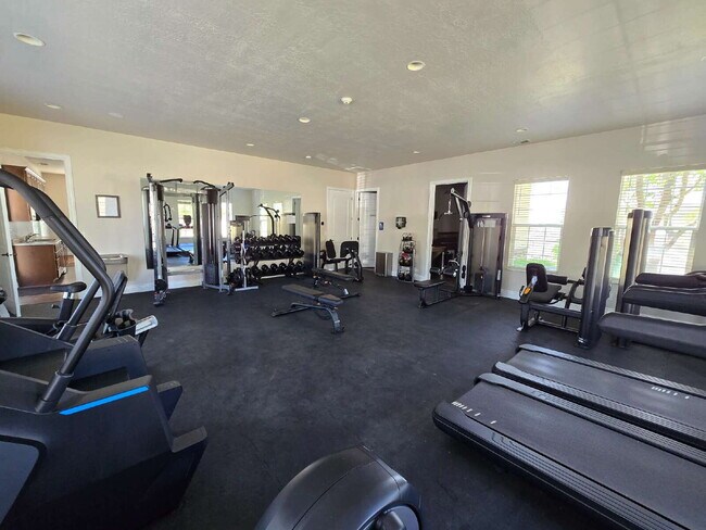Building Photo - "Charming 3-Bed Townhouse Retreat in North...