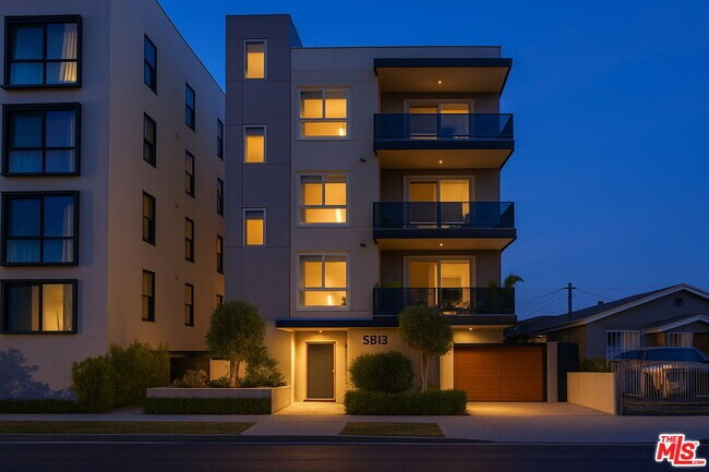 Primary Photo - 5813 Lexington Ave