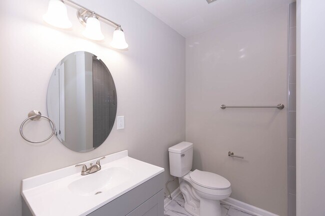 Building Photo - Renovated 3bdr 2bth rancher in the heart of Newport News