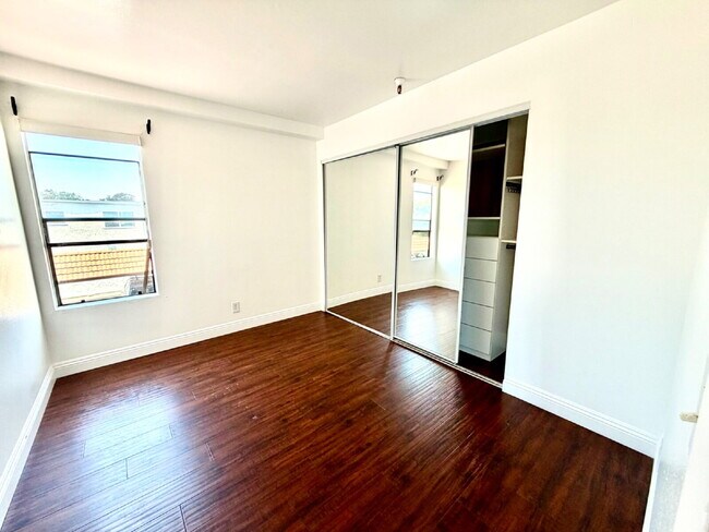Building Photo - Enjoy the San Clemente lifestyle!