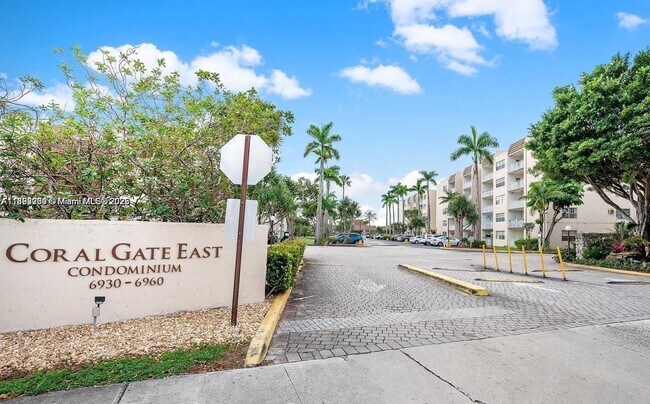 Primary Photo - 6960 Miami Gardens Dr
