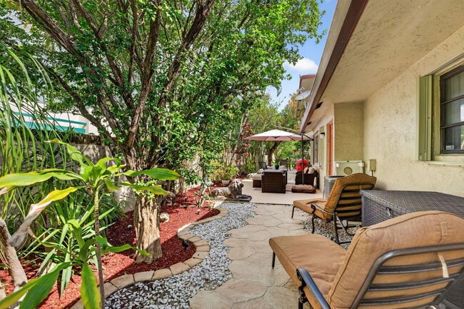 Building Photo - 3951 NE 17th Ave