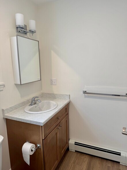 Building Photo - 33 Hoppin Ave