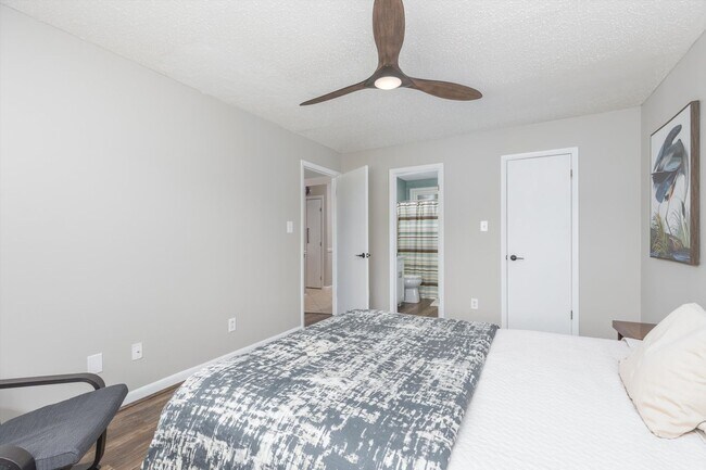 Building Photo - Fully Furnished Beach Rental
