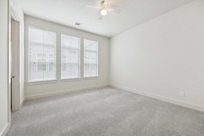 Building Photo - 6019 Cypress St