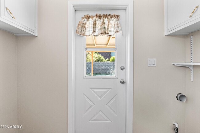 Building Photo - 4401 W Claremont St