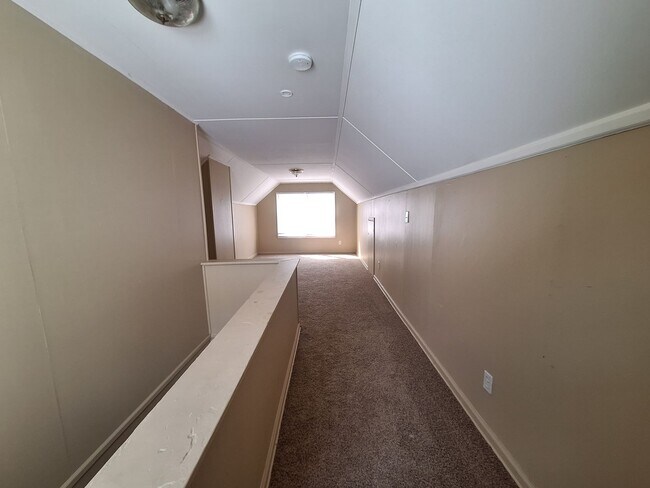 Building Photo - Come see your new home!