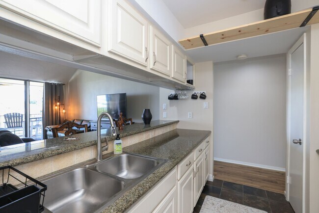 Building Photo - 12600 Melville Dr