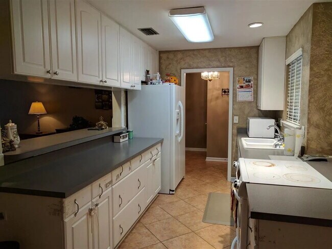 Building Photo - Stunning 3-Bed, 2-Bath Home in the Heart of Killearn Estates!