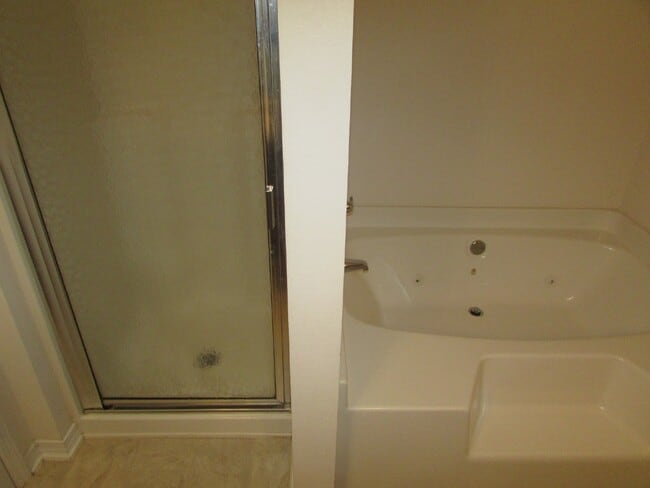 Building Photo - 3-Bed, 2-Bath Brick Home in Robin’s Ridge – Vaulted Ceilings, Fireplace, Eat-In Kitchen, Large Pr...