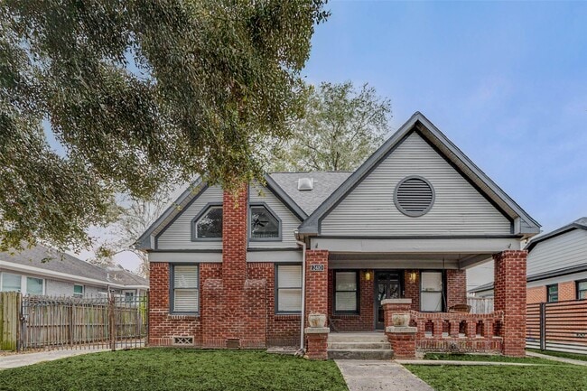 Building Photo - 2410 Cleburne St