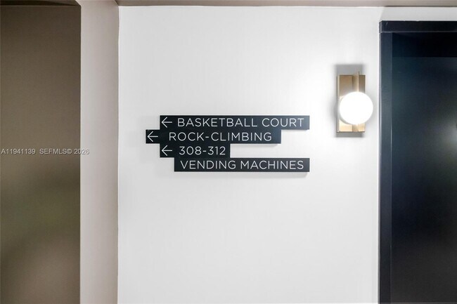 Building Photo - 225 N Miami Ave