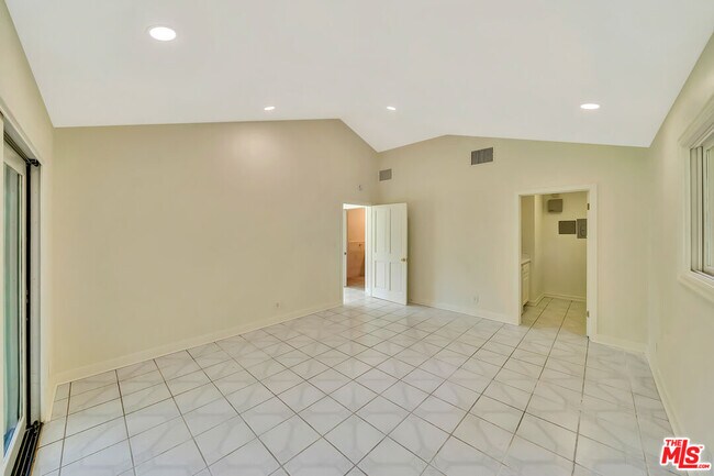 Building Photo - 1100 Rodeo Rd